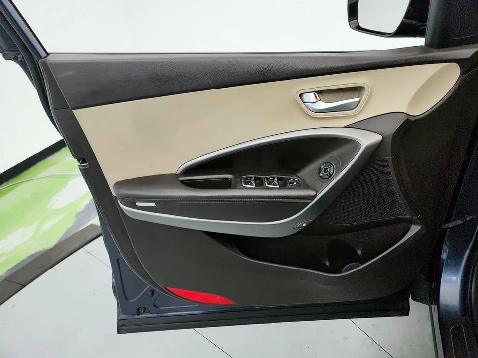 2014 Hyundai Santa Fe - Image 19 of 21