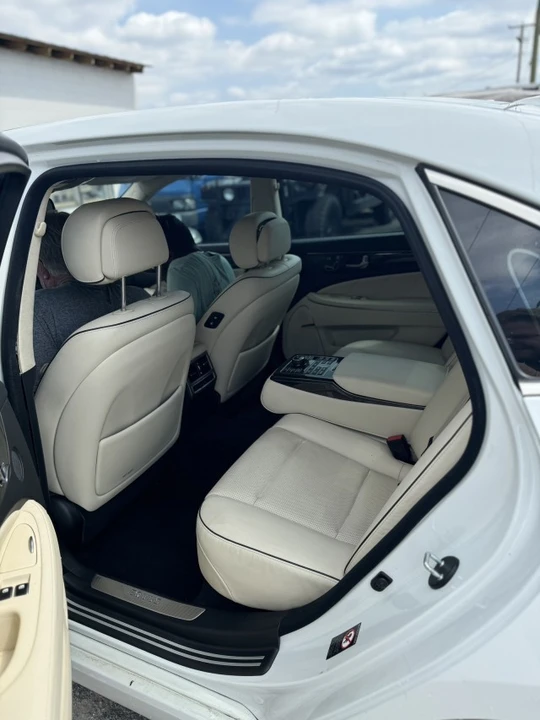 2014 Hyundai Equus - Image 16 of 19