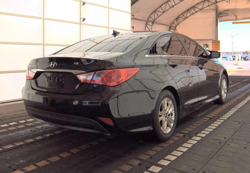 2014 Hyundai Sonata - Image 5 of 17