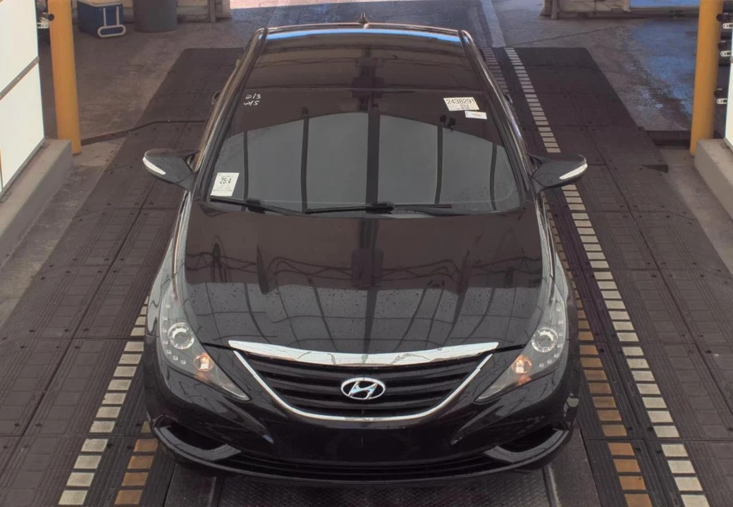 2014 Hyundai Sonata - Image 2 of 17