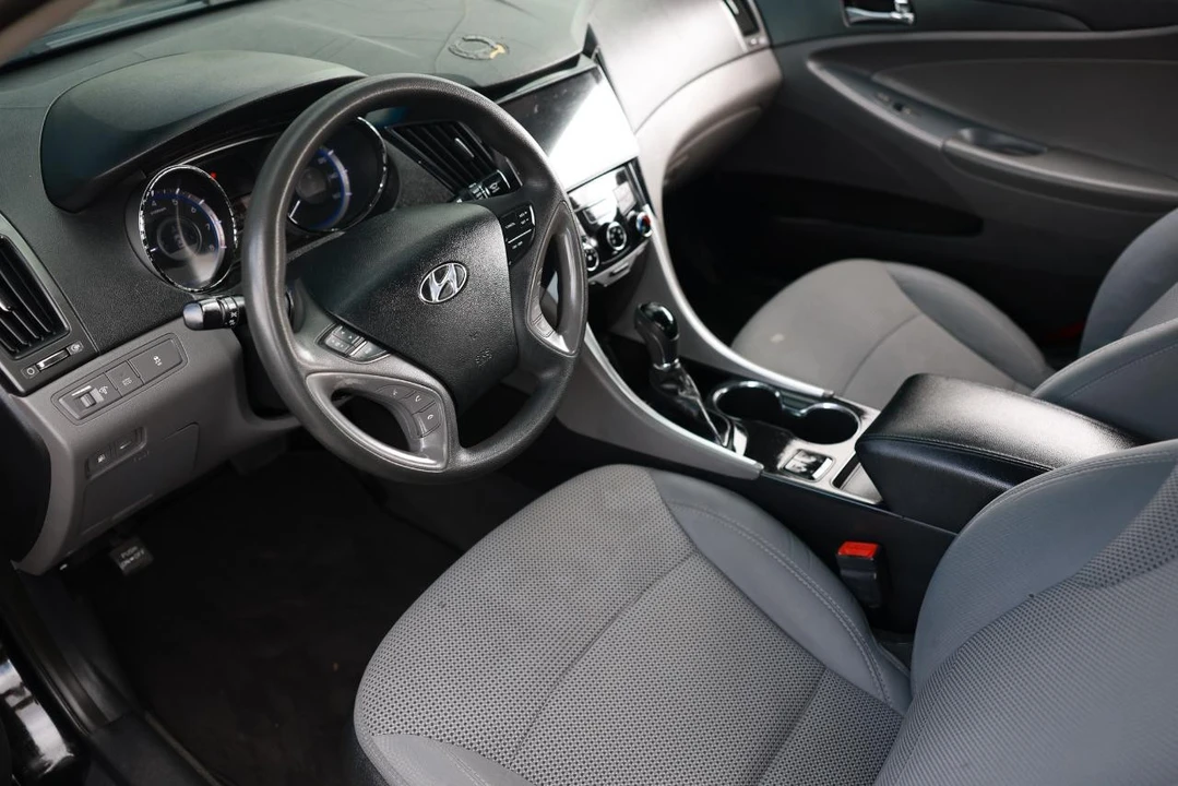 2014 Hyundai Sonata - Image 4 of 21