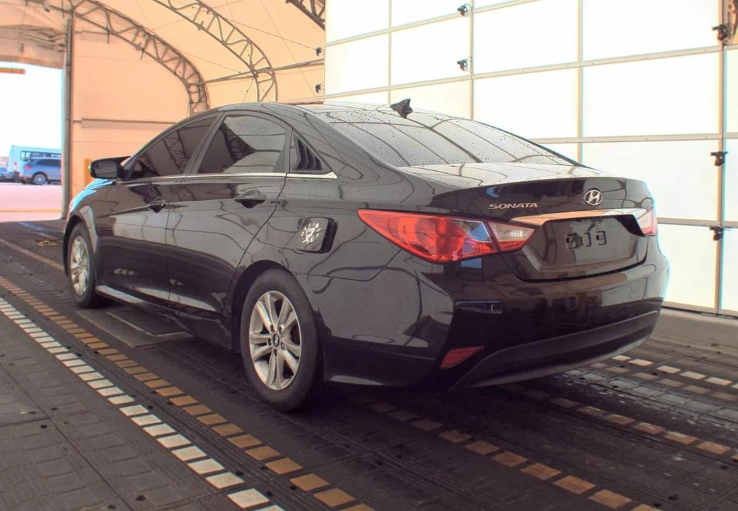 2014 Hyundai Sonata - Image 8 of 17