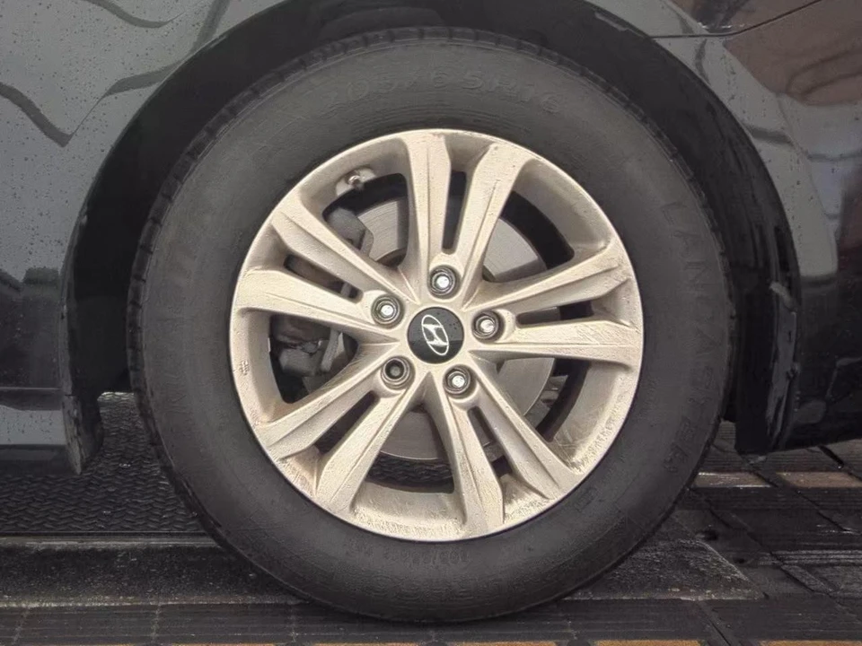 2014 Hyundai Sonata - Image 9 of 17