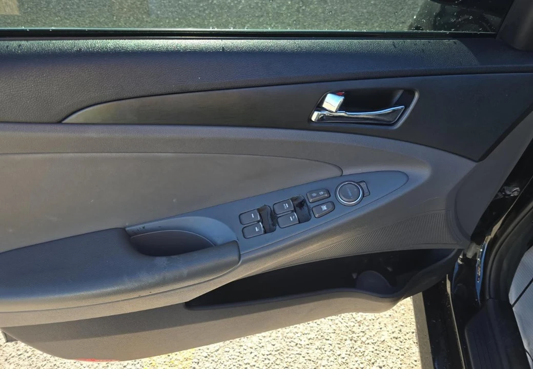 2014 Hyundai Sonata - Image 12 of 17