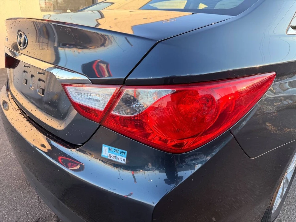 2014 Hyundai Sonata - Image 10 of 14