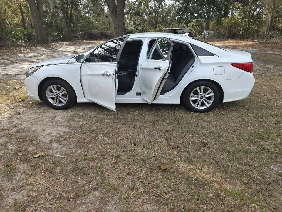 2014 Hyundai Sonata - Image 2 of 9