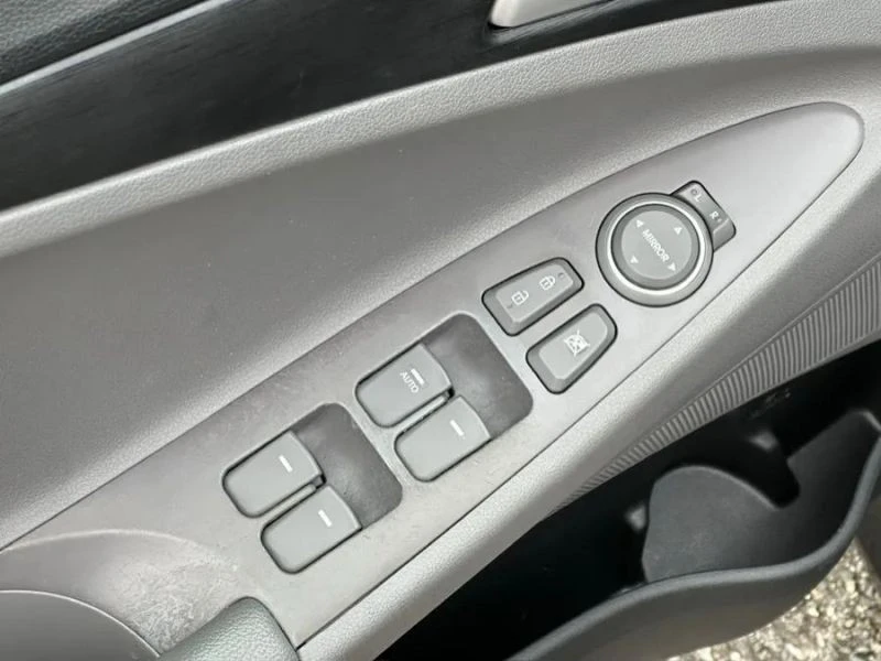 2014 Hyundai Sonata - Image 10 of 12