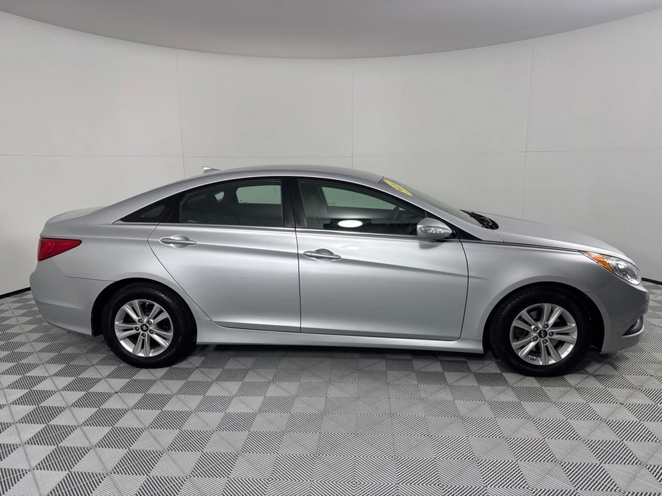 2014 Hyundai Sonata - Image 4 of 12