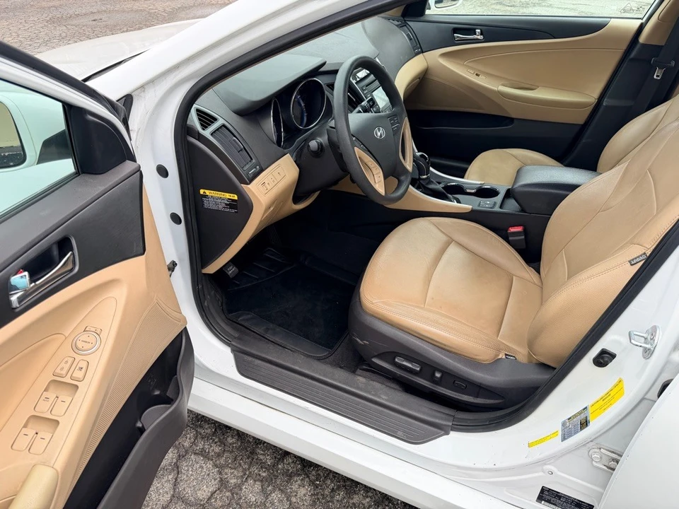 2014 Hyundai Sonata - Image 11 of 17