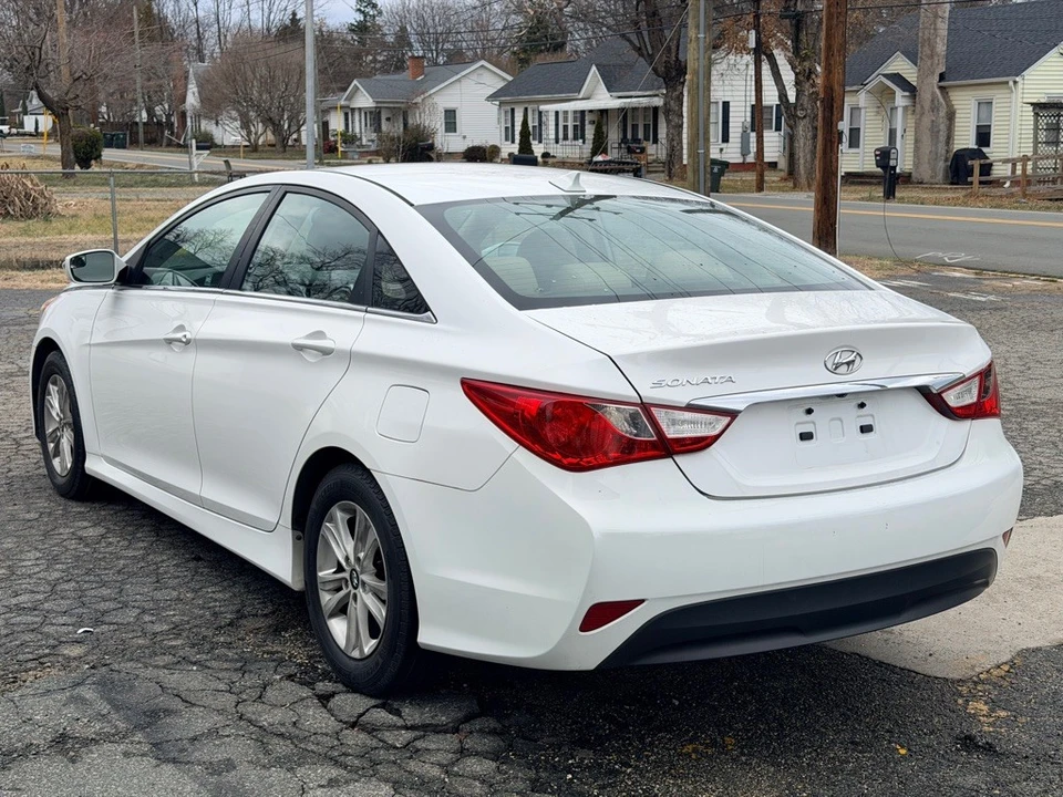 2014 Hyundai Sonata - Image 9 of 17