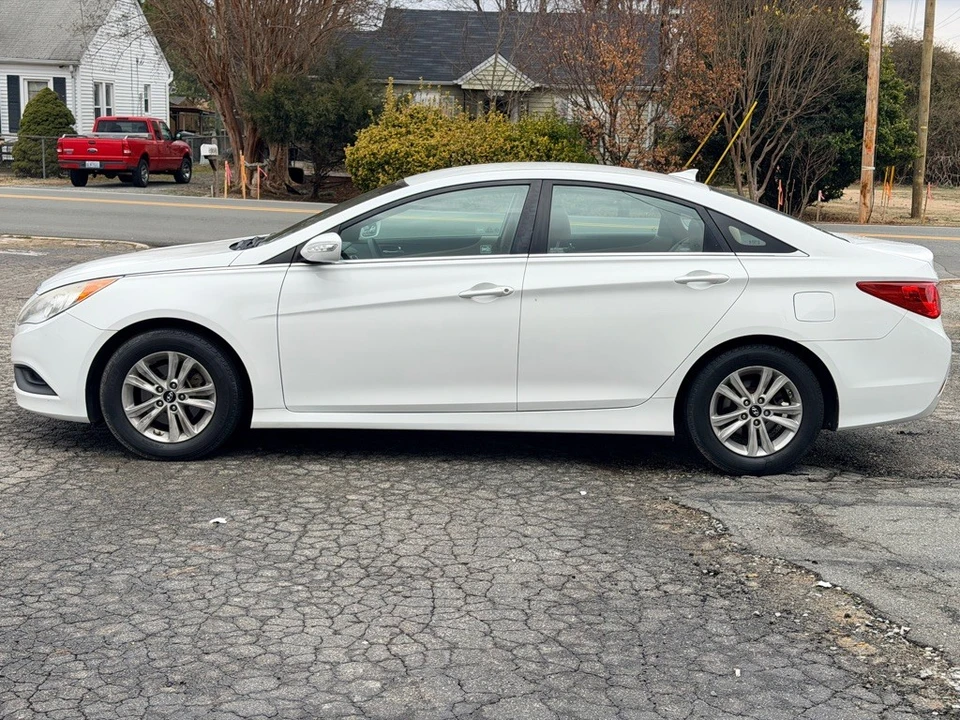 2014 Hyundai Sonata - Image 10 of 17