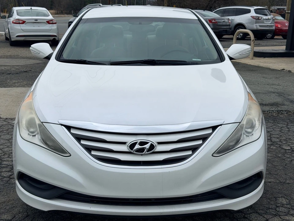 2014 Hyundai Sonata - Image 2 of 17