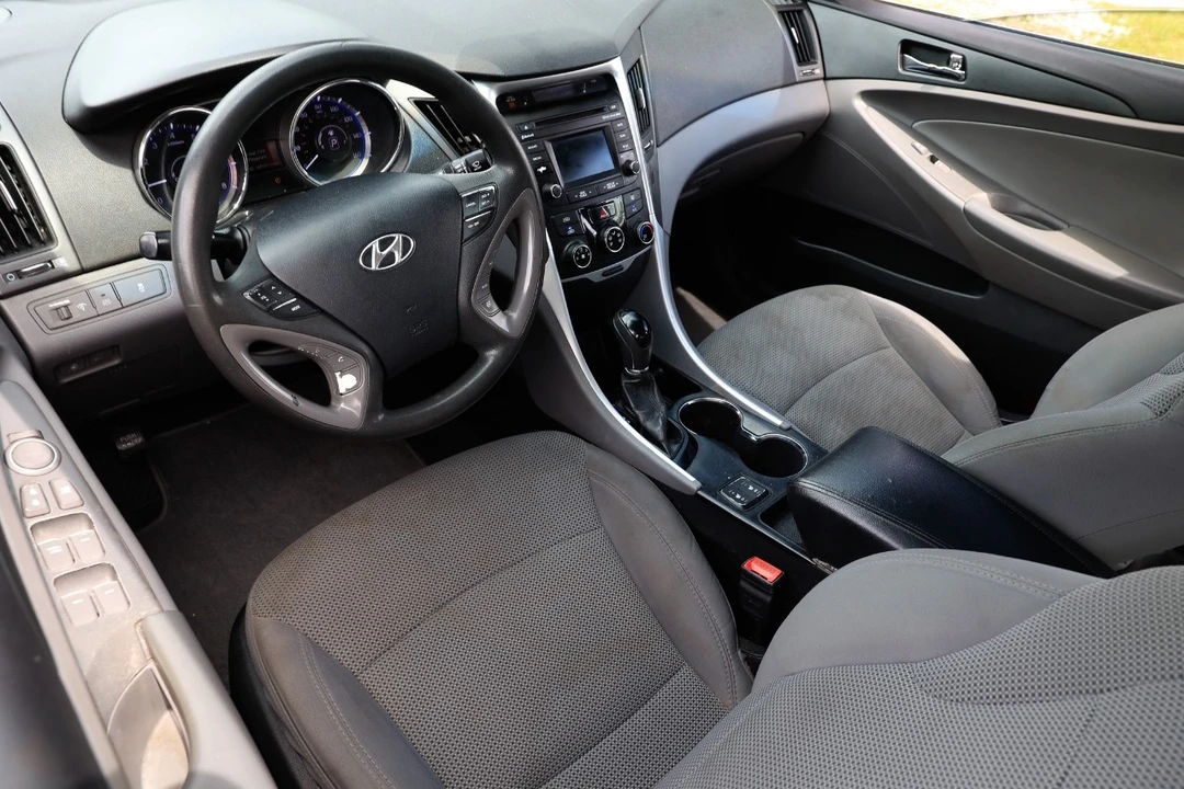 2014 Hyundai Sonata - Image 4 of 12