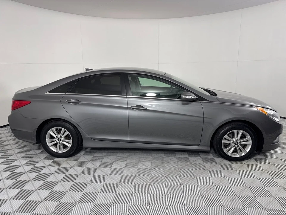 2014 Hyundai Sonata - Image 4 of 12