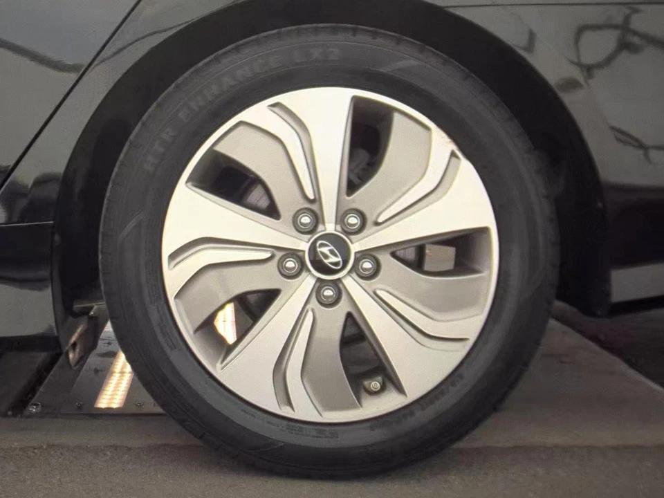 2014 Hyundai Sonata - Image 9 of 12