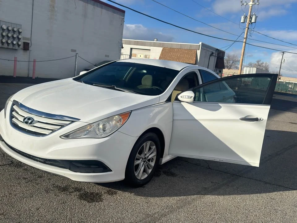 2014 Hyundai Sonata - Image 9 of 13
