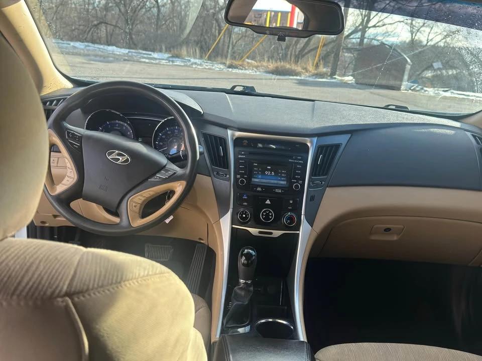 2014 Hyundai Sonata - Image 8 of 13