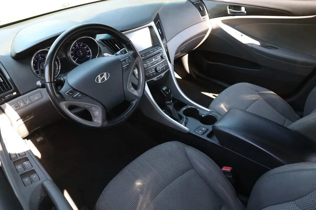 2014 Hyundai Sonata - Image 4 of 21