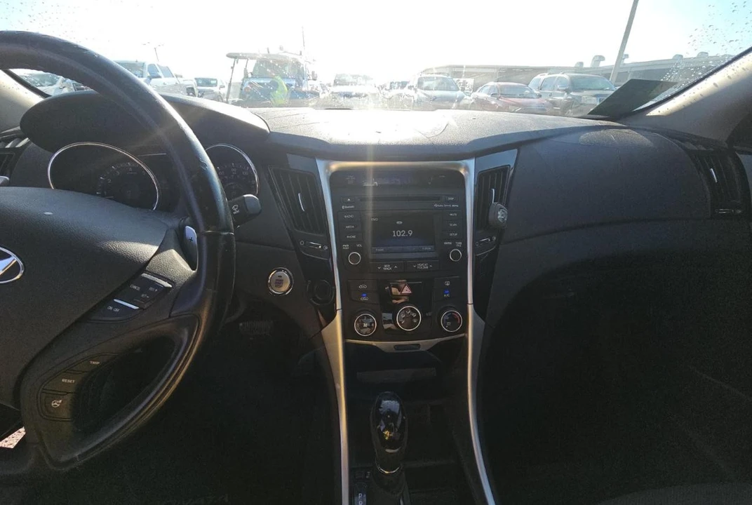 2014 Hyundai Sonata - Image 9 of 11
