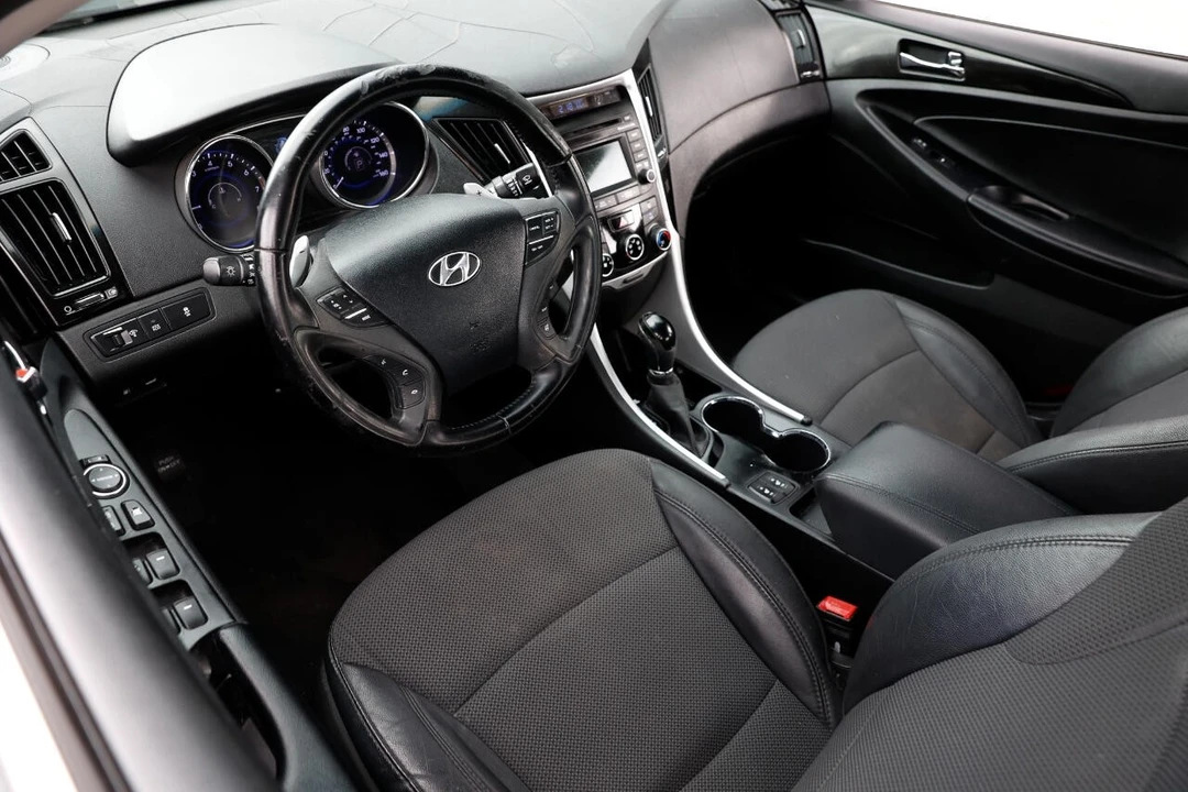 2014 Hyundai Sonata - Image 4 of 12