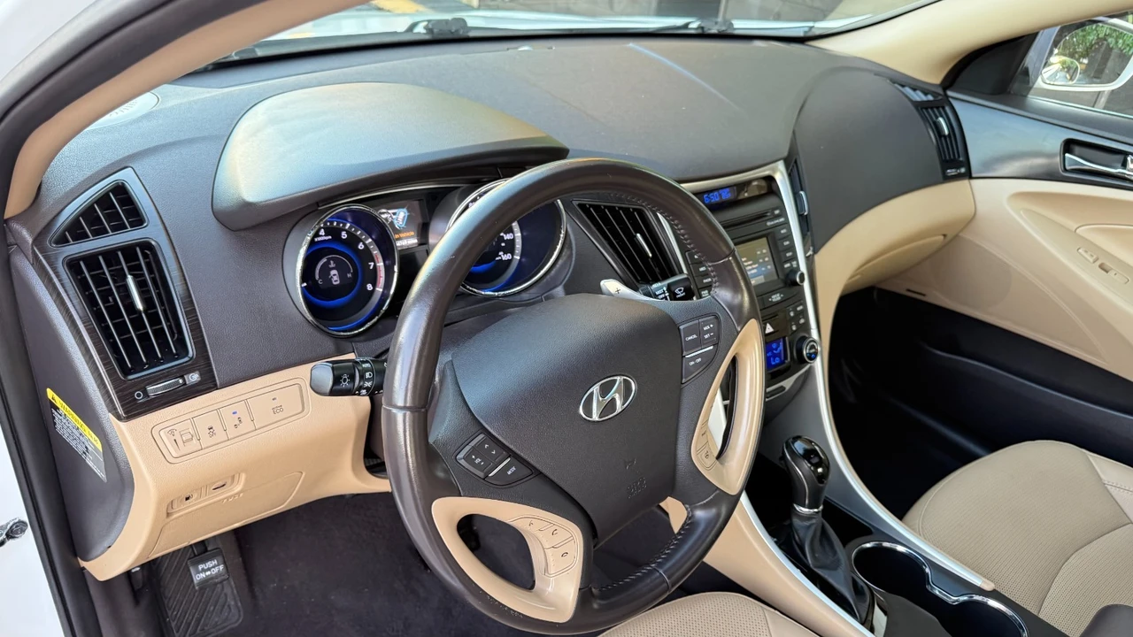 2014 Hyundai Sonata - Image 6 of 17