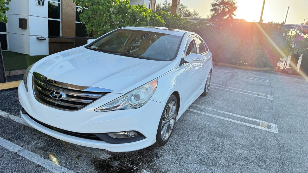 2014 Hyundai Sonata - Image 2 of 17