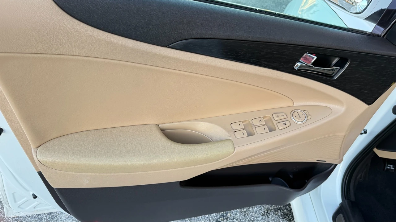 2014 Hyundai Sonata - Image 15 of 17
