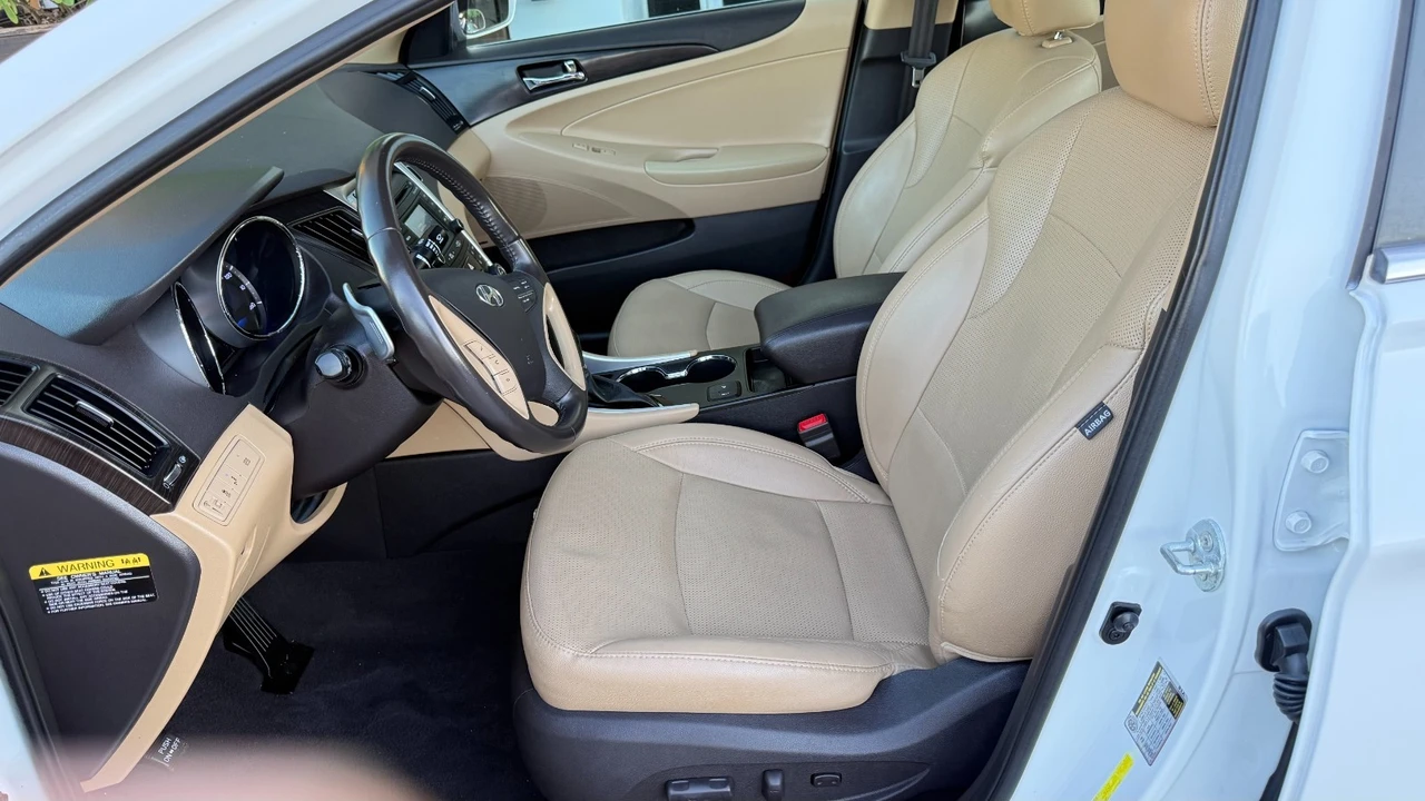 2014 Hyundai Sonata - Image 16 of 17