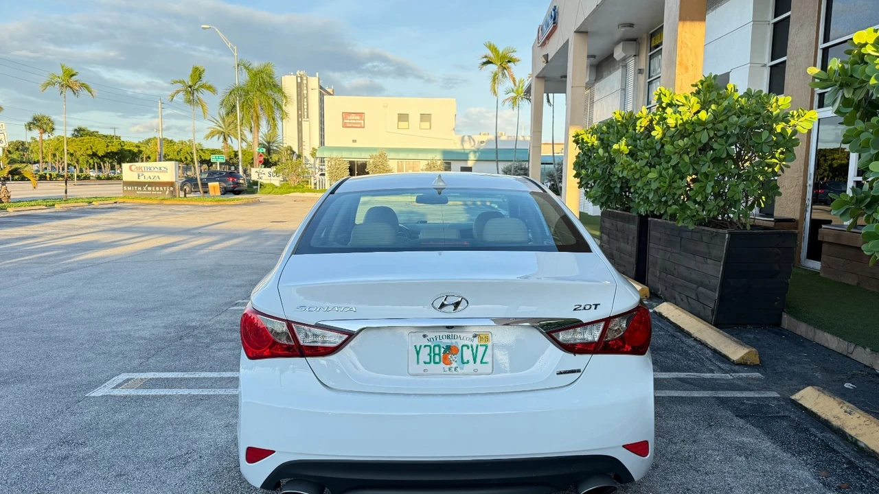 2014 Hyundai Sonata - Image 4 of 17