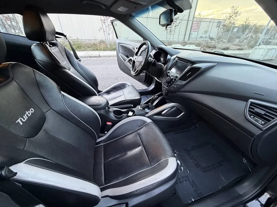 2014 Hyundai Veloster - Image 13 of 17