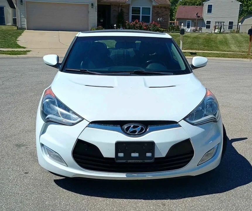 2014 Hyundai Veloster - Image 2 of 10