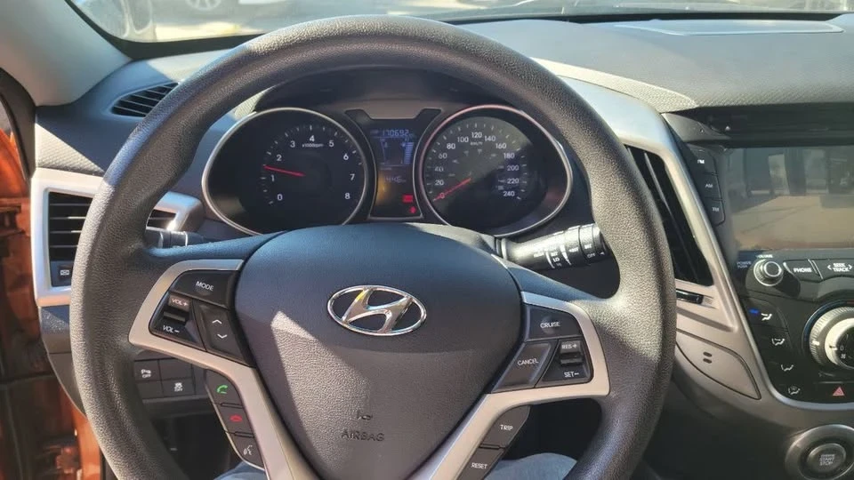 2014 Hyundai Veloster - Image 10 of 12