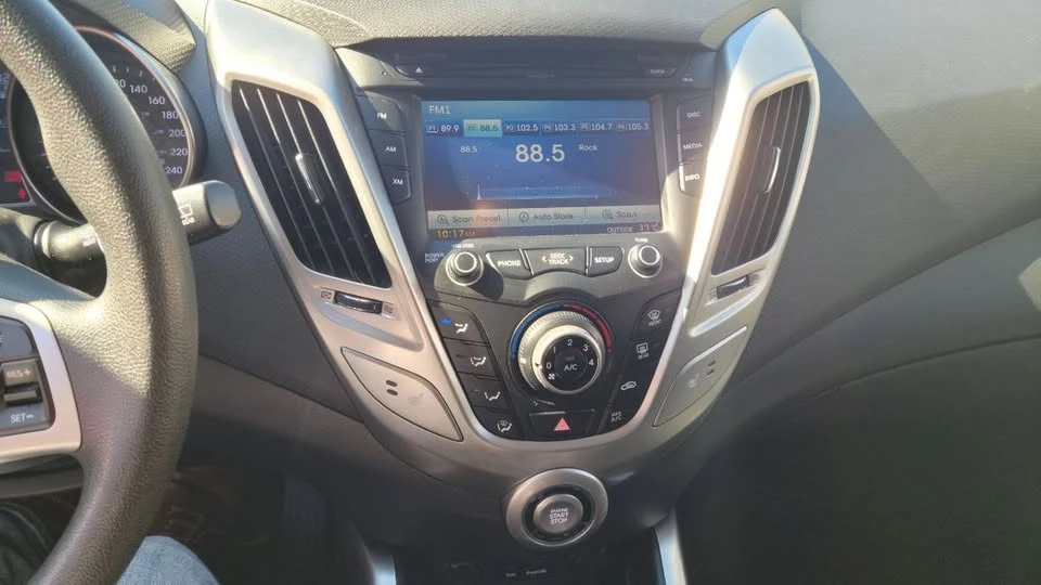 2014 Hyundai Veloster - Image 8 of 11