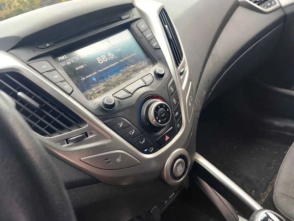 2014 Hyundai Veloster - Image 15 of 19