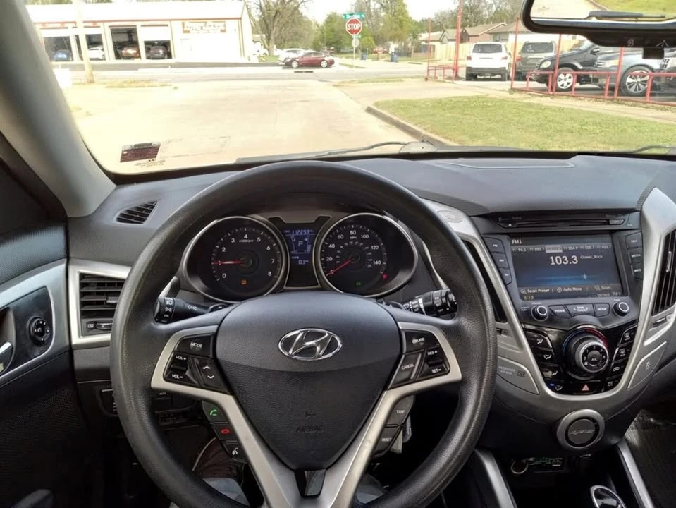 2014 Hyundai Veloster - Image 15 of 18