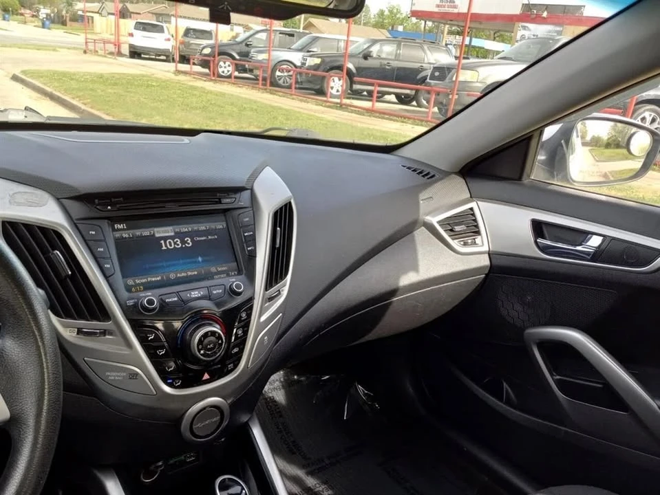 2014 Hyundai Veloster - Image 14 of 18
