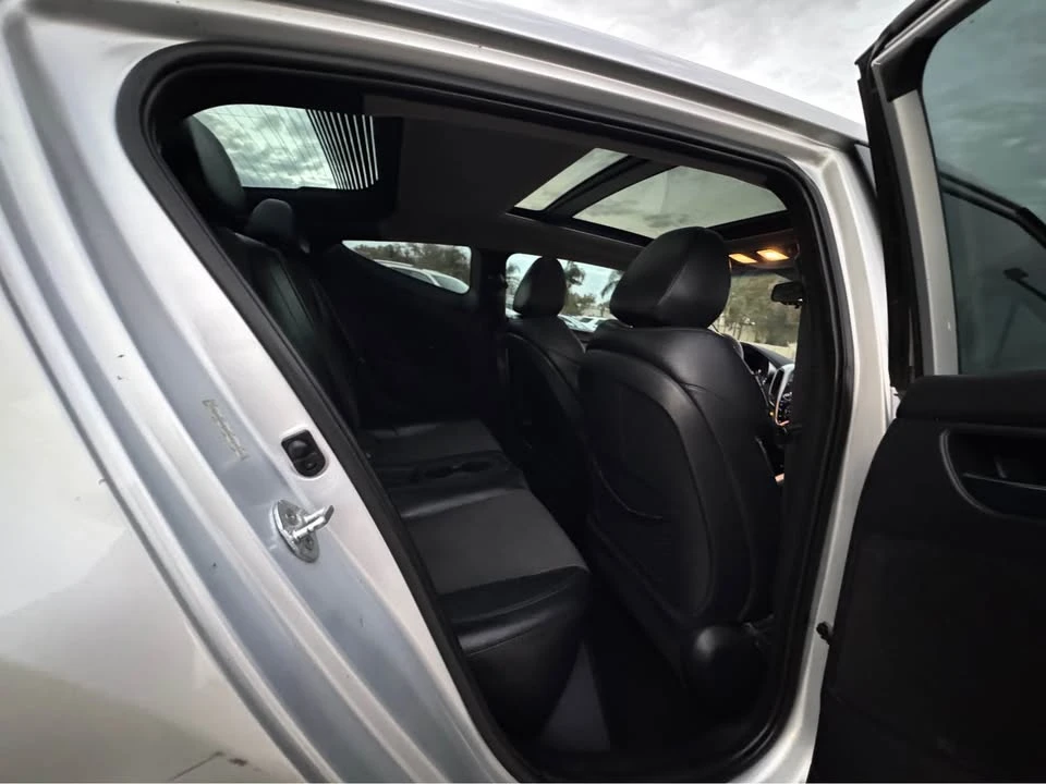 2014 Hyundai Veloster - Image 10 of 11