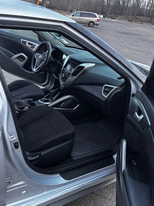 2014 Hyundai Veloster - Image 8 of 9