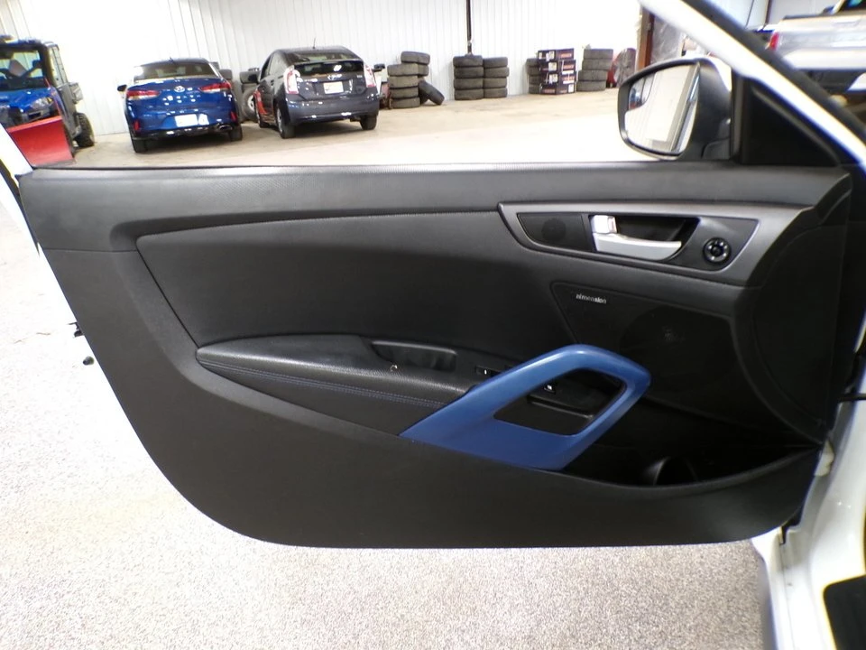 2014 Hyundai Veloster - Image 10 of 16