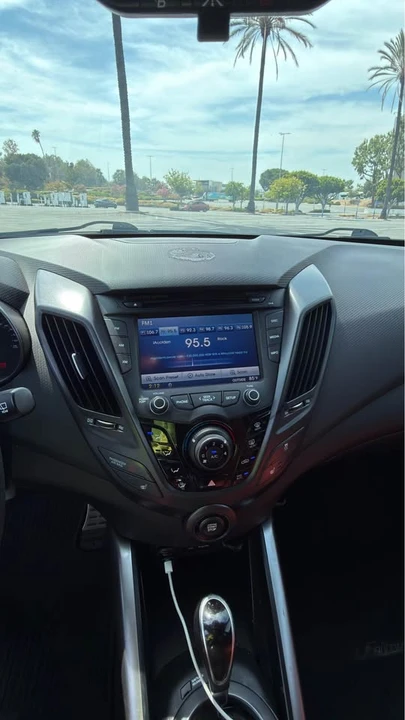 2014 Hyundai Veloster - Image 7 of 11