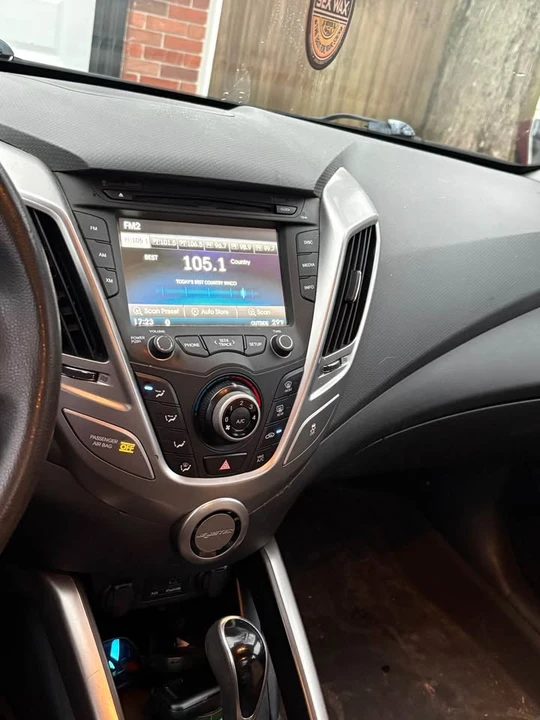 2014 Hyundai Veloster - Image 7 of 9