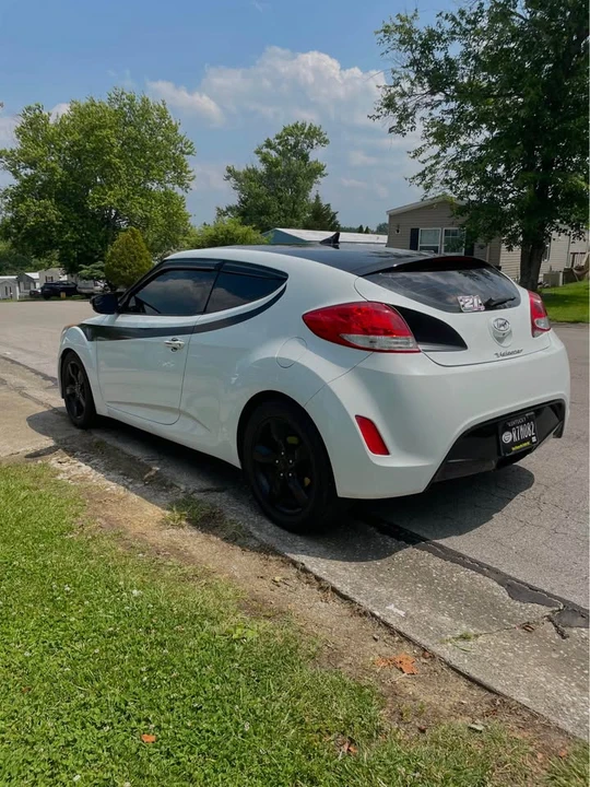 2014 Hyundai Veloster - Image 2 of 4