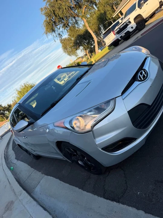 2014 Hyundai Veloster - Image 2 of 20