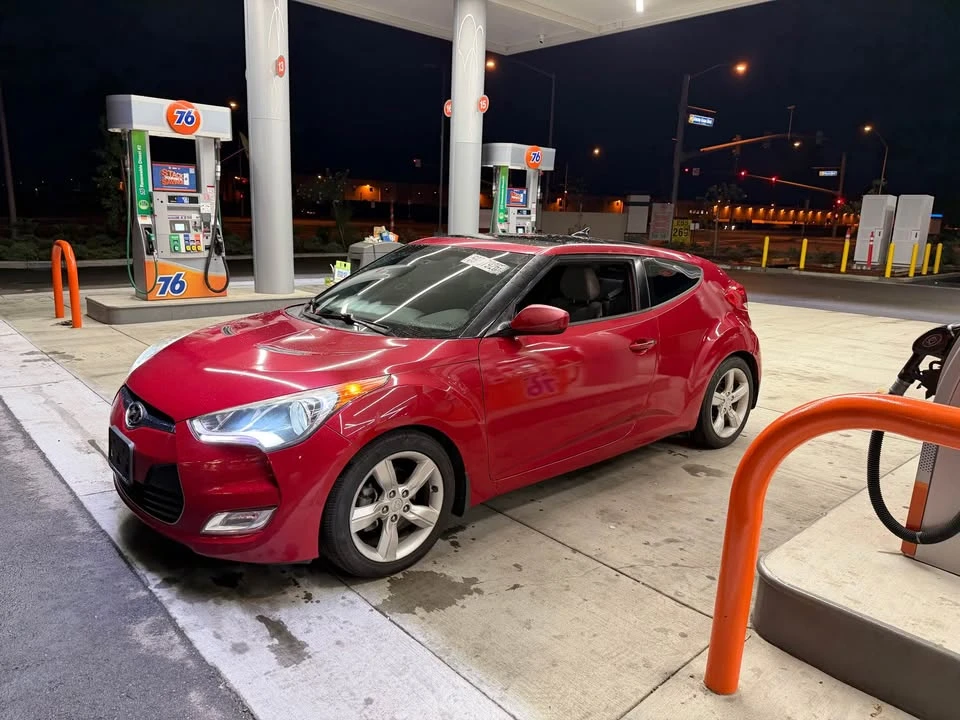 2014 Hyundai Veloster - Image 2 of 9