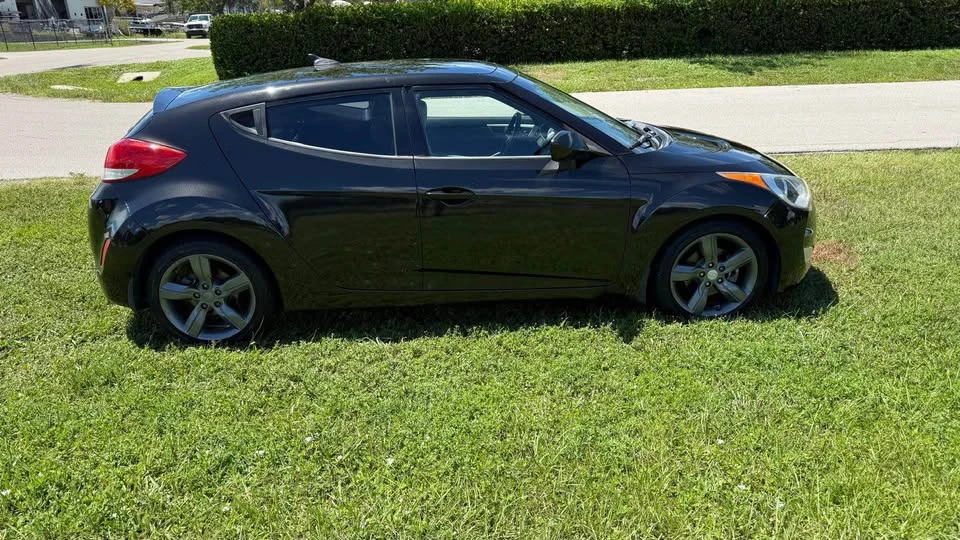 2014 Hyundai Veloster - Image 8 of 15