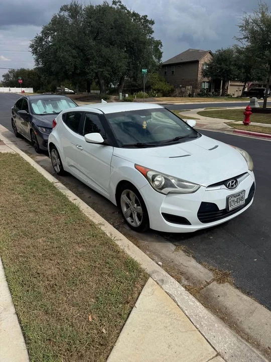 2014 Hyundai Veloster - Image 2 of 3