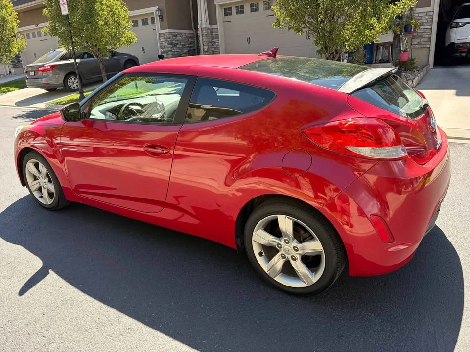 2014 Hyundai Veloster - Image 2 of 11