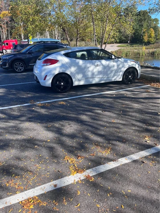 2014 Hyundai Veloster - Image 2 of 2