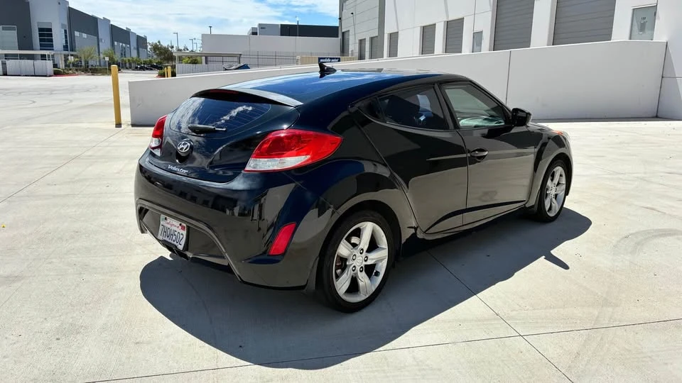 2014 Hyundai Veloster - Image 2 of 12