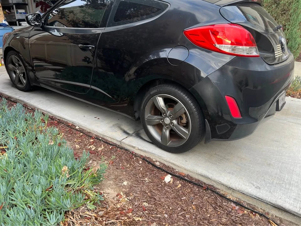 2014 Hyundai Veloster - Image 2 of 15